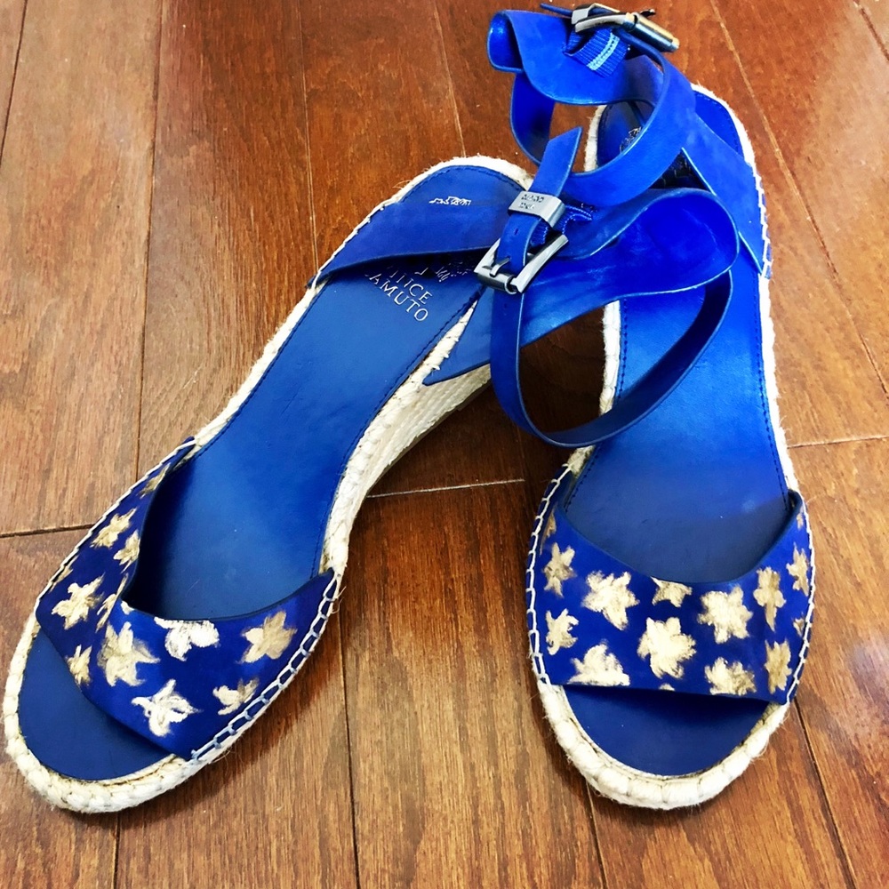 ✨🦋 Handpainted Vince Camuto Leather Wedges 🦋✨